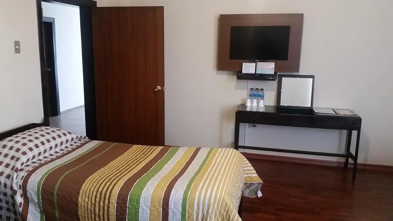 Hotel 6 De Diciembre Quito 3*,