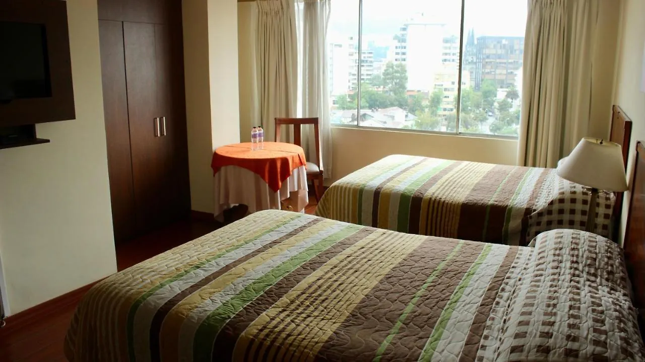 Hotel 6 De Diciembre 키토