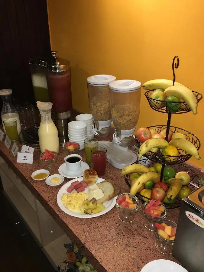 Hotel 6 De Diciembre 키토