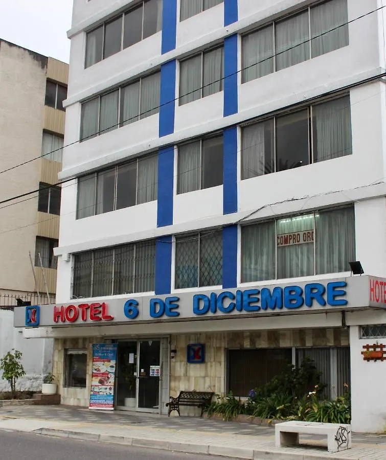 Hotel 6 De Diciembre 키토