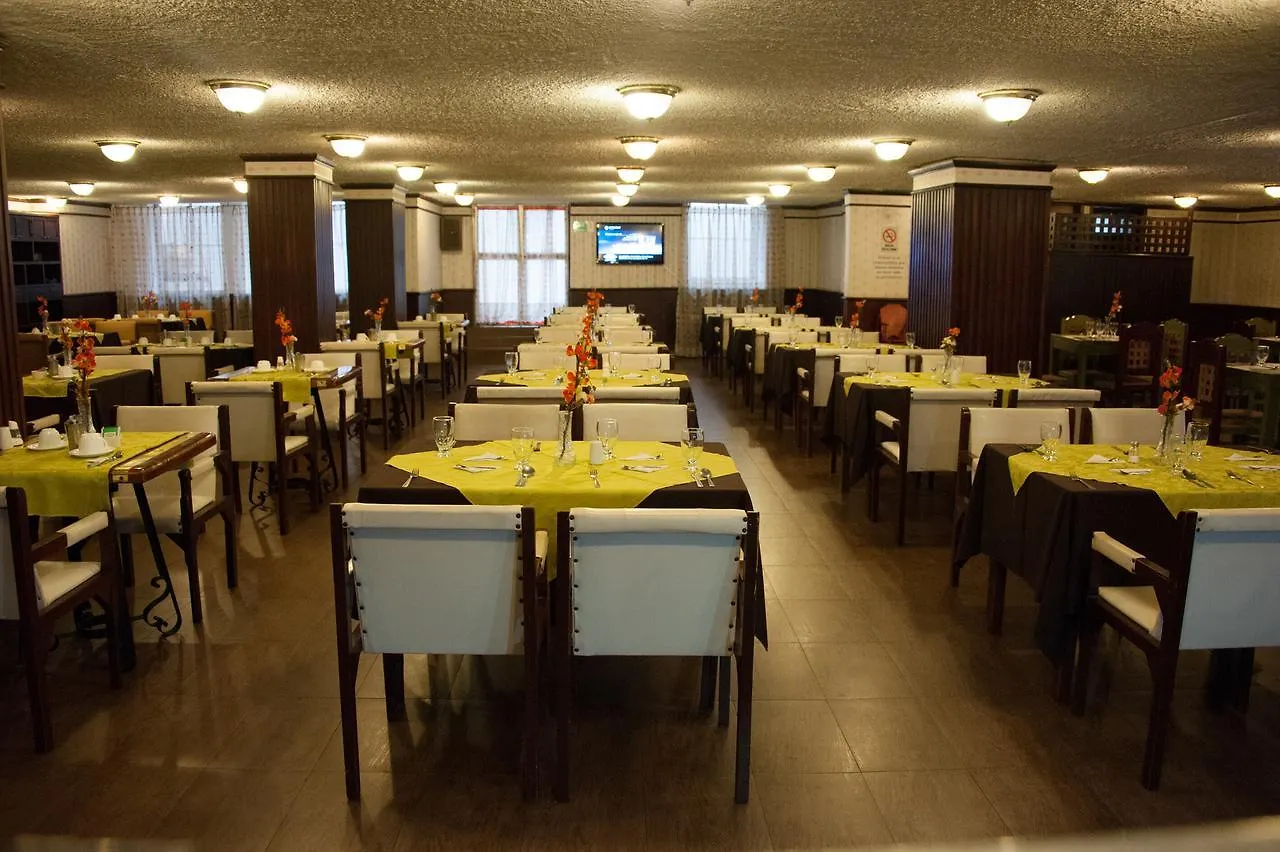 Hotel 6 De Diciembre 키토