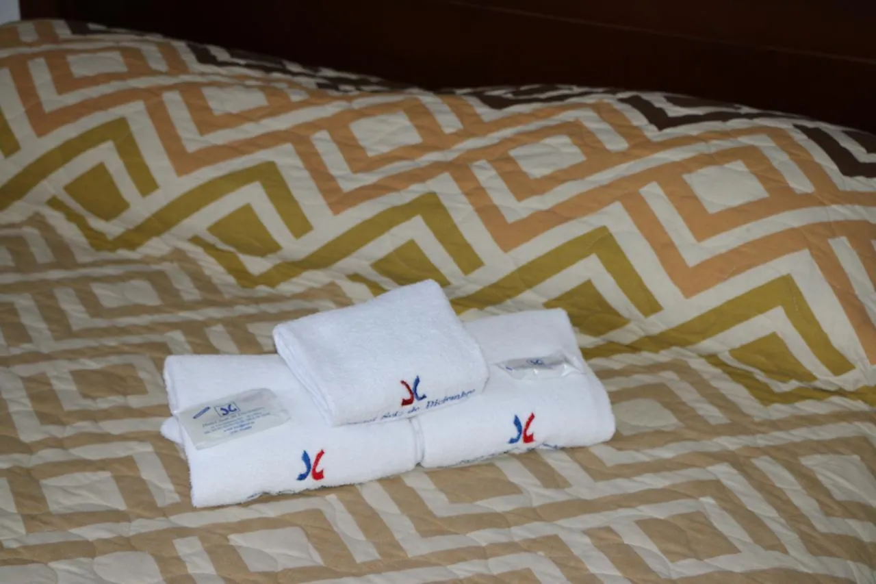 Hotel 6 De Diciembre 키토