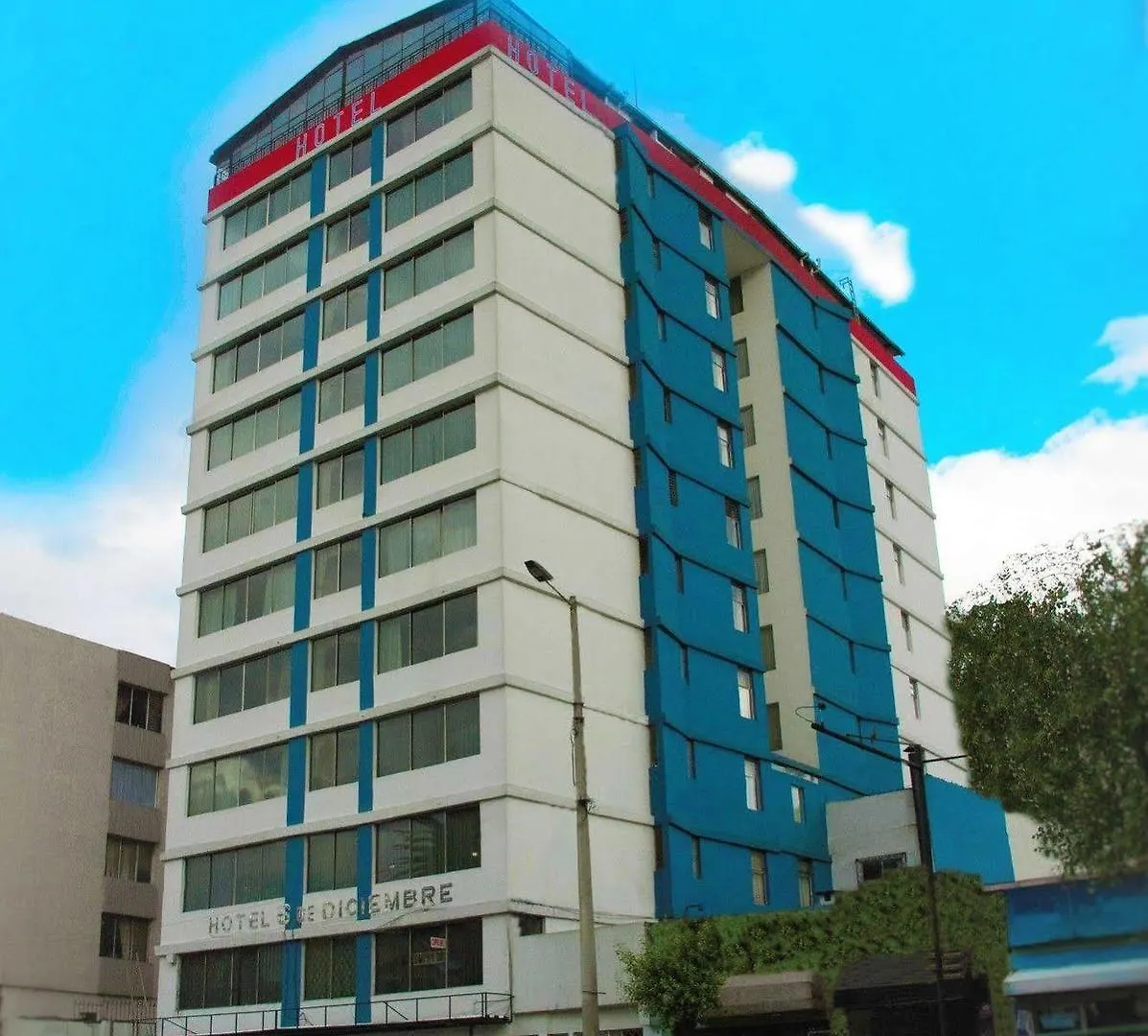 Hotel 6 De Diciembre 키토