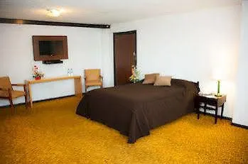 Hotel 6 De Diciembre 키토